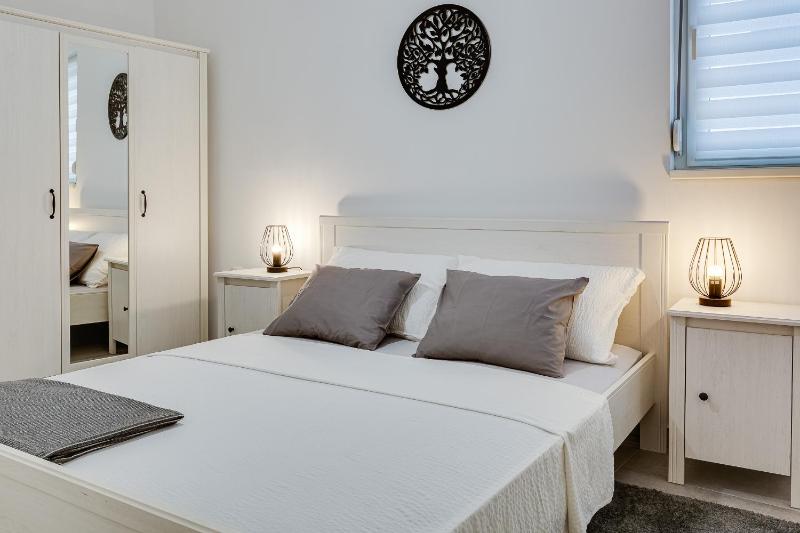 One-Bedroom Apartment image 4