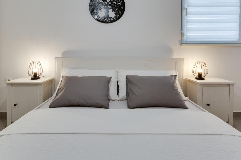 One-Bedroom Apartment image 3