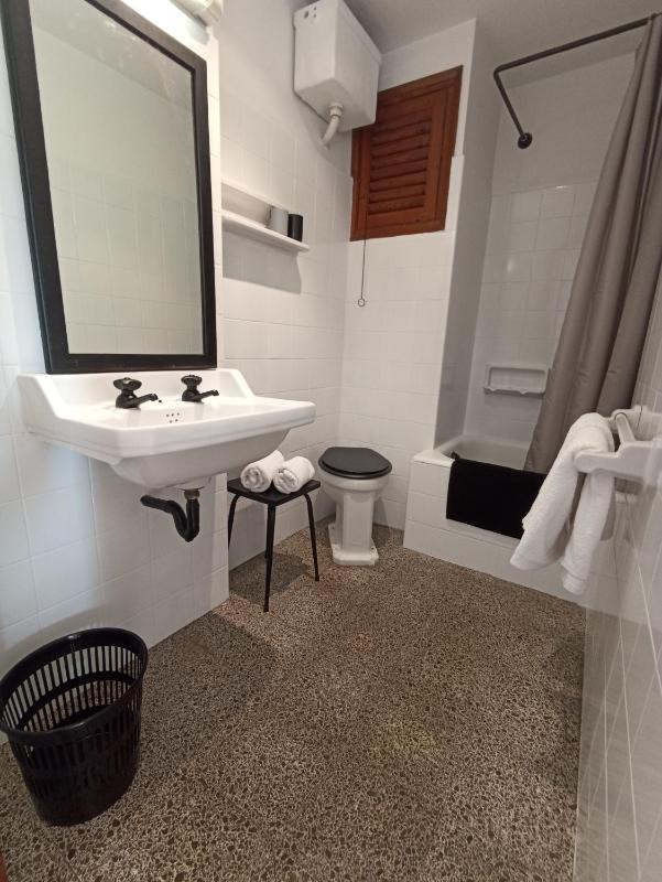 Hostal Santa Ana - image 13
