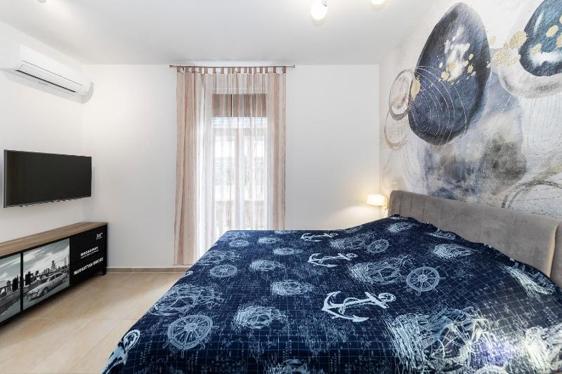 Premium Double Room image 1