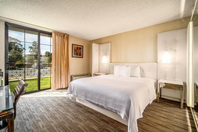 King Room image 3