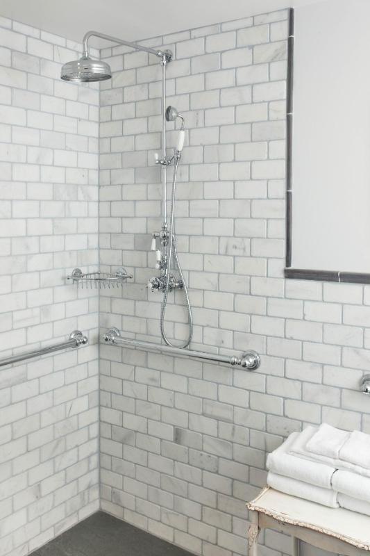 Queen Room - Disability Access image 2