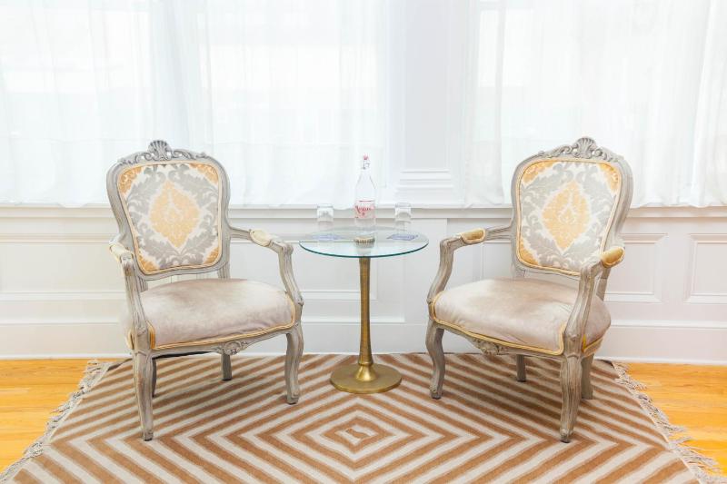 Deluxe Queen Room image 3