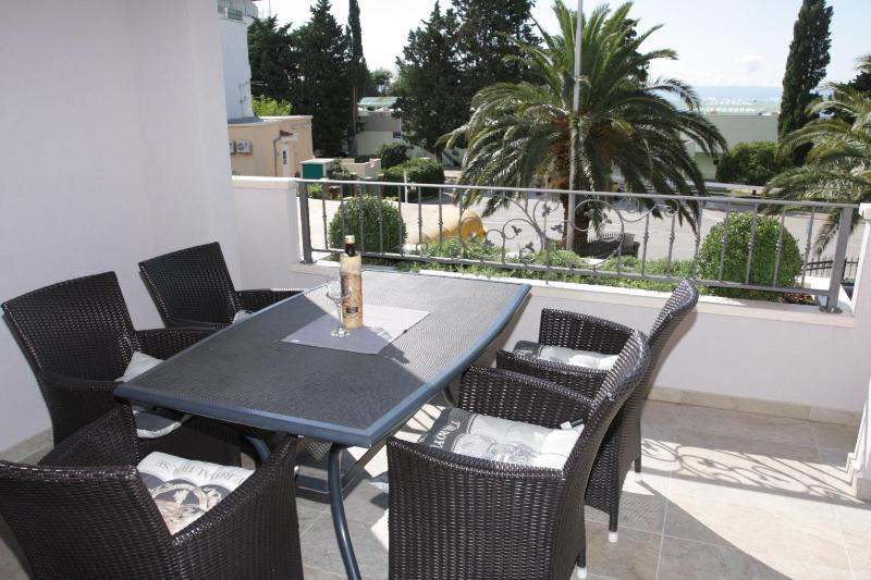 Apartments by the sea Makarska - 20587 - image 14