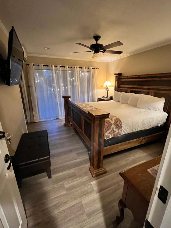 Lantern Light Inn - Romantic Getaway - image 29