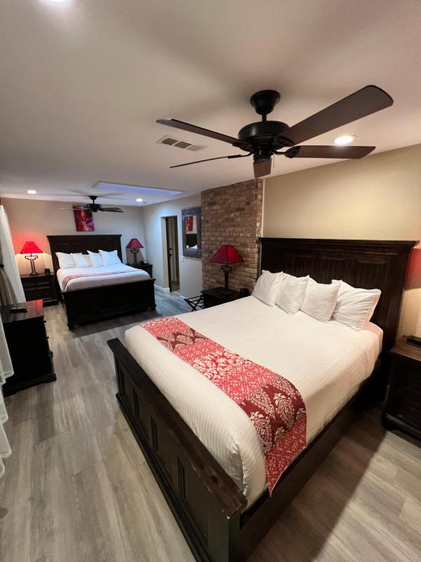 Lantern Light Inn - Romantic Getaway - image 18