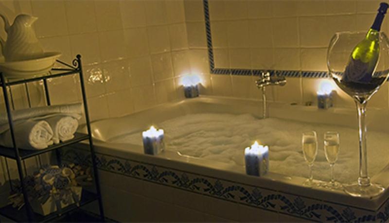 Junior Suite with Spa Bath image 3