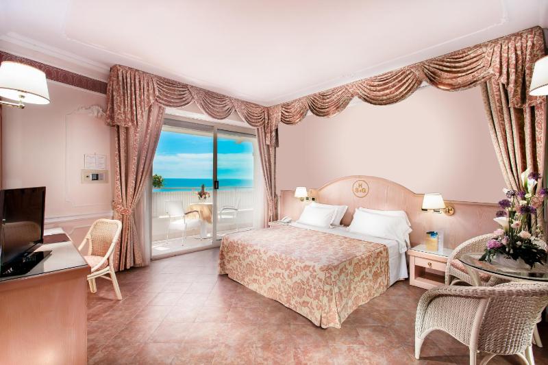 Comfort Double or Twin Room - Sea Front image 1