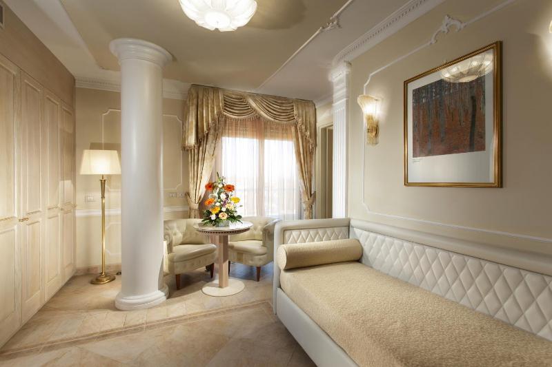 Suite with Sea View image 2