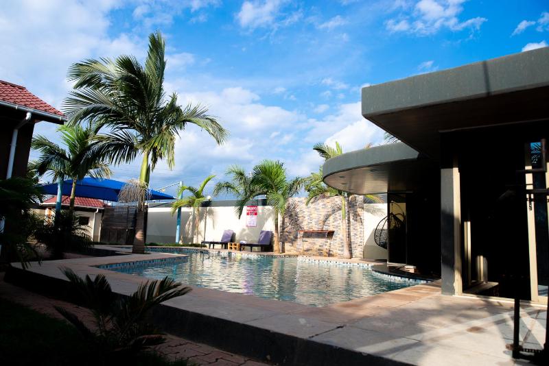 EMC Luxury Villa Pool Solar  Starlink Wifi - image 12