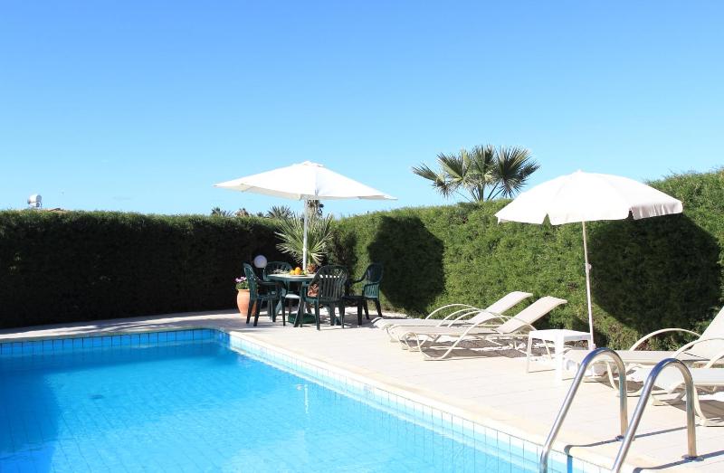 Three-Bedroom House with Private Pool  image 3