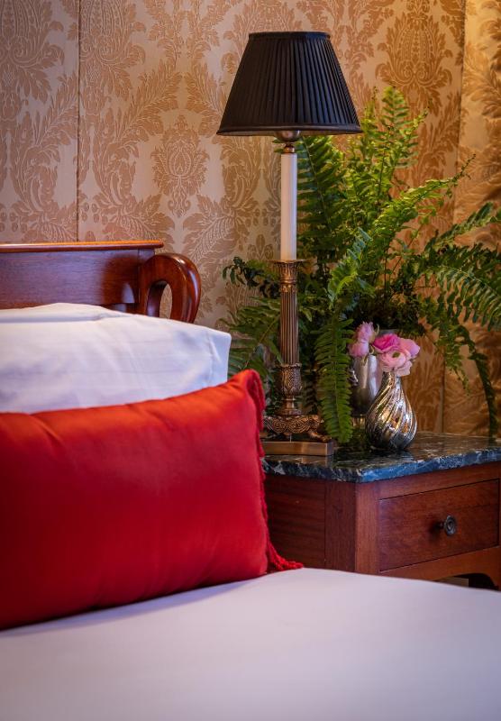 Deluxe Room image 1