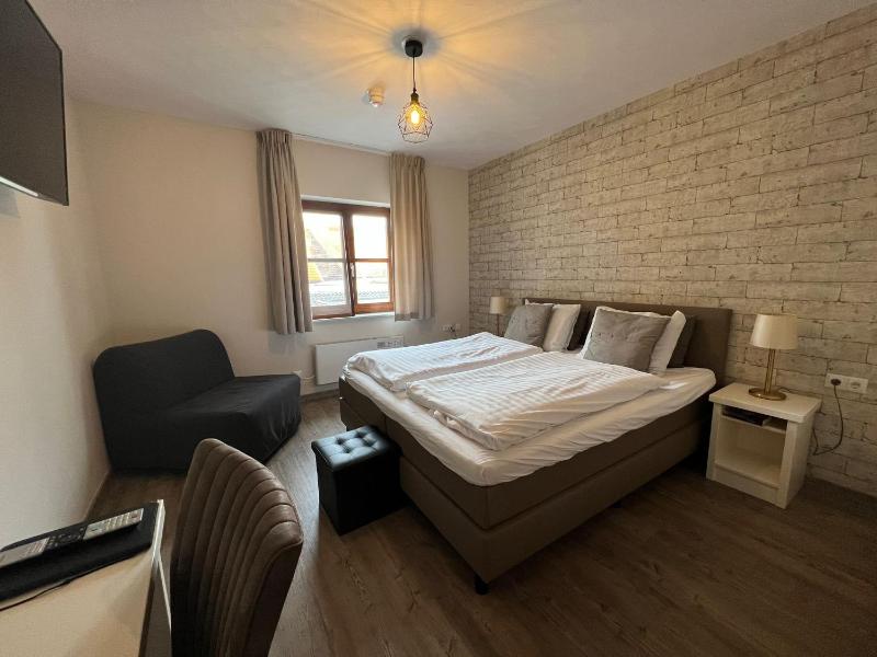 Deluxe Double Room with Bath image 1