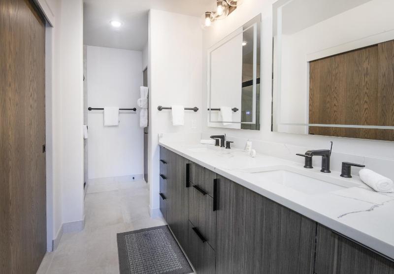 Townsend Place B202 Condo - image 16