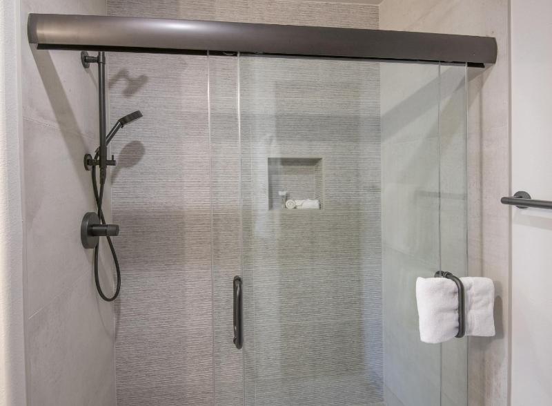 Townsend Place B202 Condo - image 24