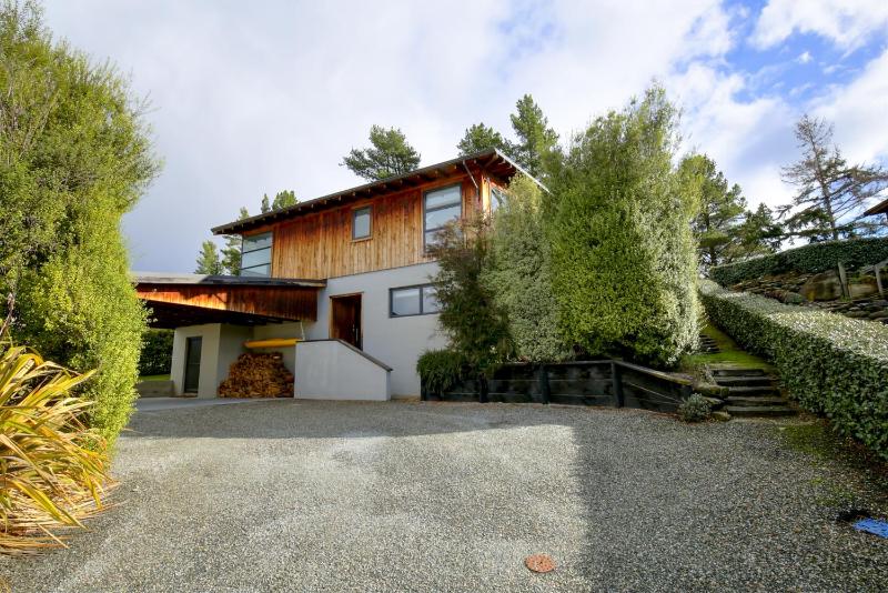 Anderson Heights | Spacious Stay with lake views - image 12