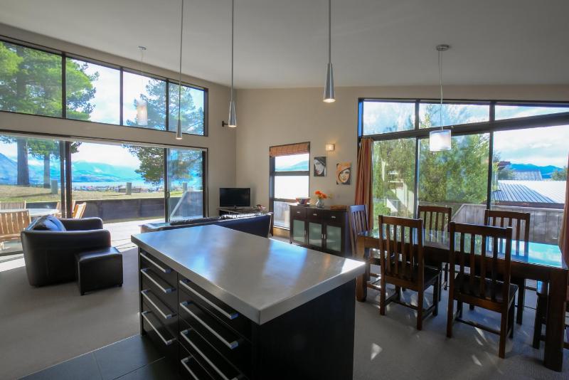 Anderson Heights | Spacious Stay with lake views - image 3