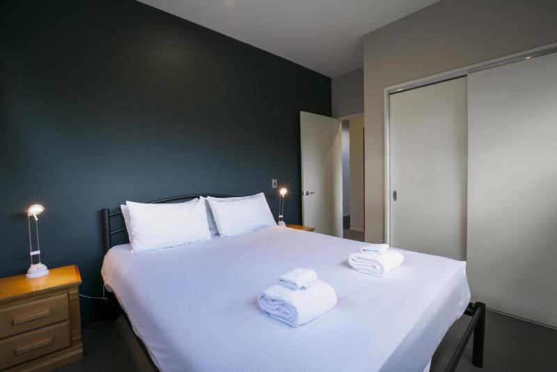 Anderson Heights | Spacious Stay with lake views - image 2