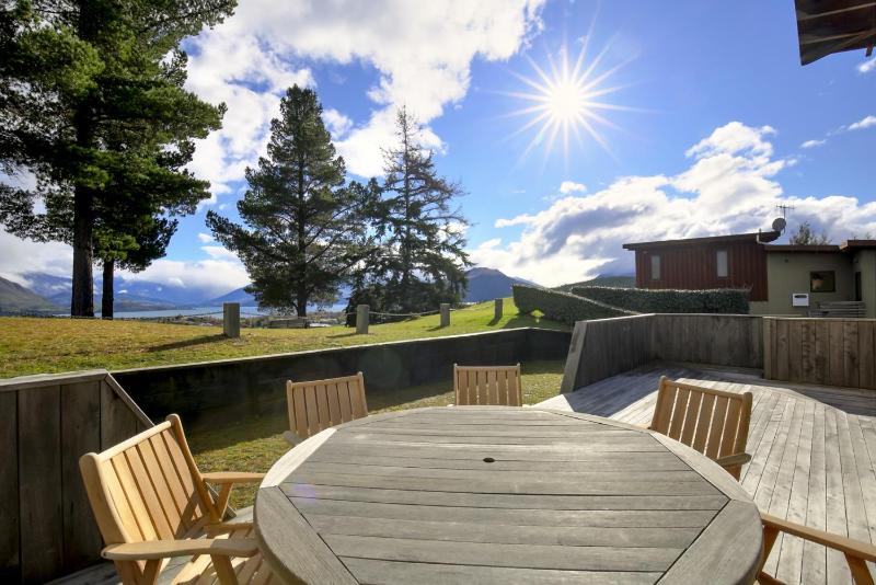 Anderson Heights | Spacious Stay with lake views - image 10