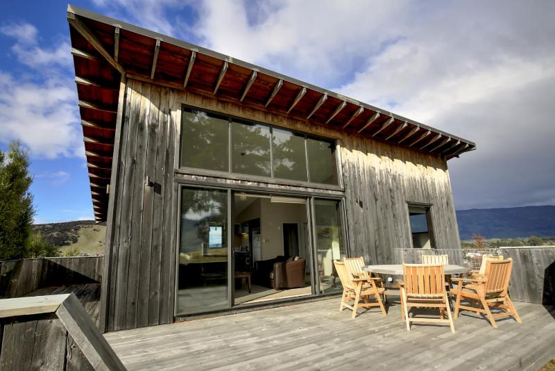 Anderson Heights | Spacious Stay with lake views - image 11