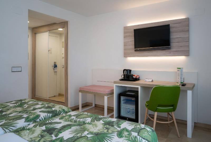 Double Room image 1