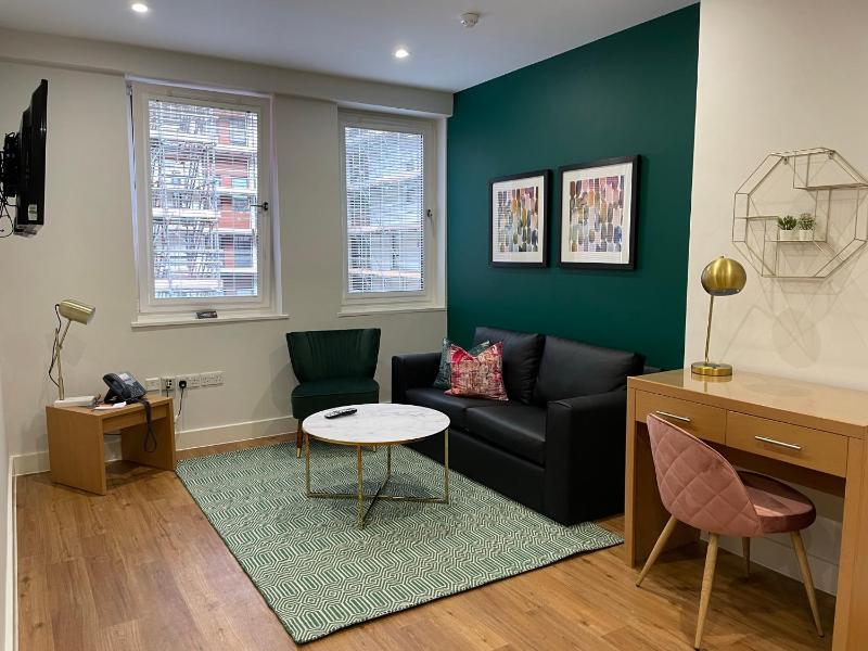 Deluxe One-Bedroom Apartment image 3