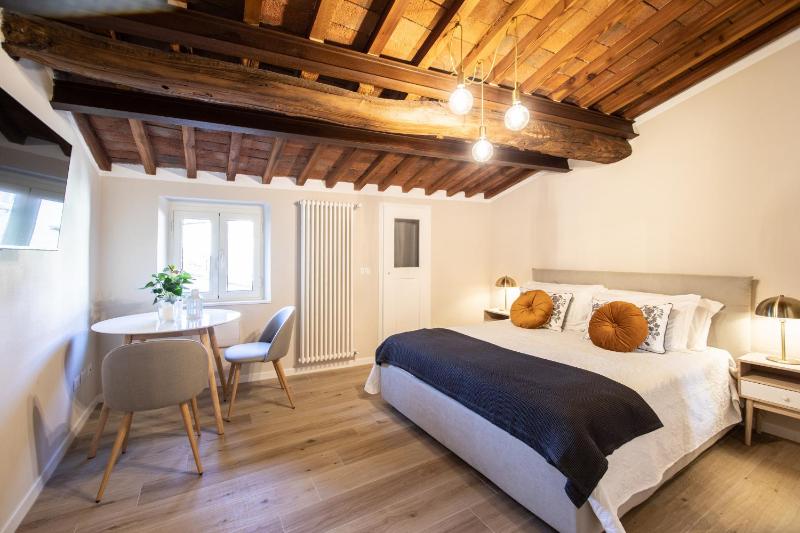Sibilla Luxury Flat in center town - image 24