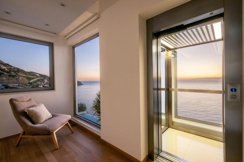 Lady Sea 6 Bedroom Villa with Heated Pool & Private Beach Access - image 6