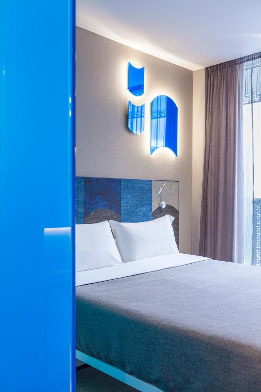 Double Room with Terrace image 4