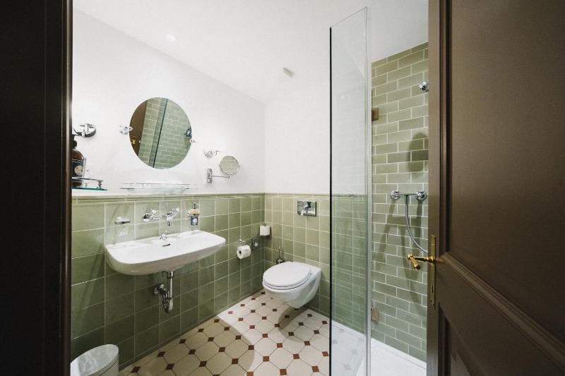 Superior Double Room with Waterfall View image 3