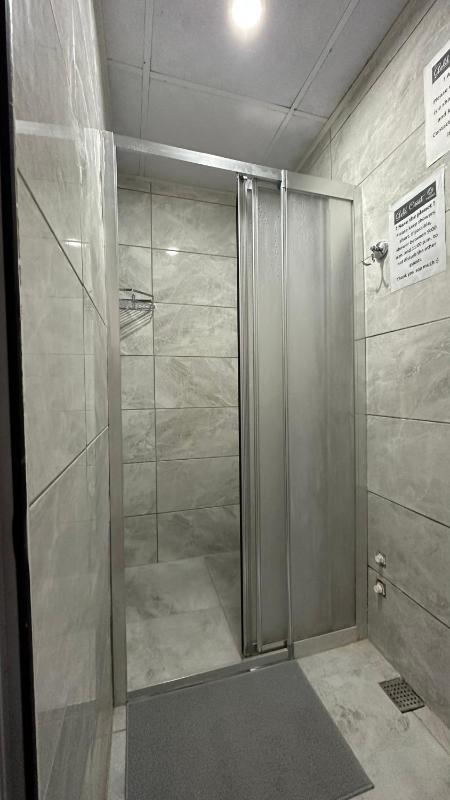 Standard Twin Room image 3