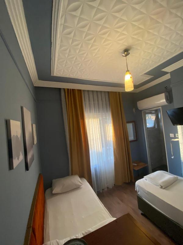 Standard Twin Room image 1