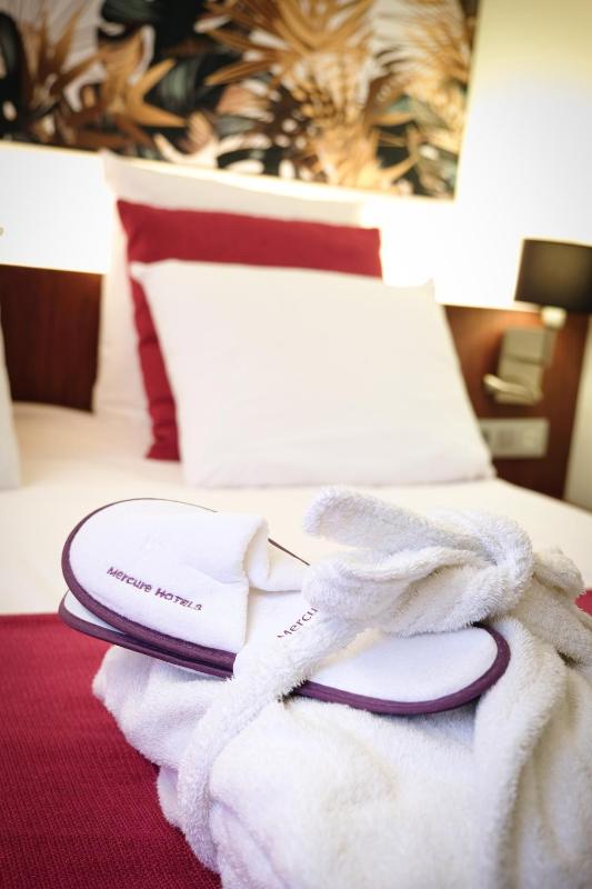 Standard Twin Room image 1
