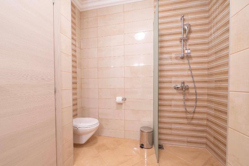 Standard Double/Twin Room with Extra Bed 