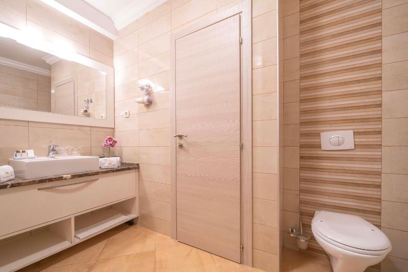 Standard Double/Twin Room with Extra Bed 