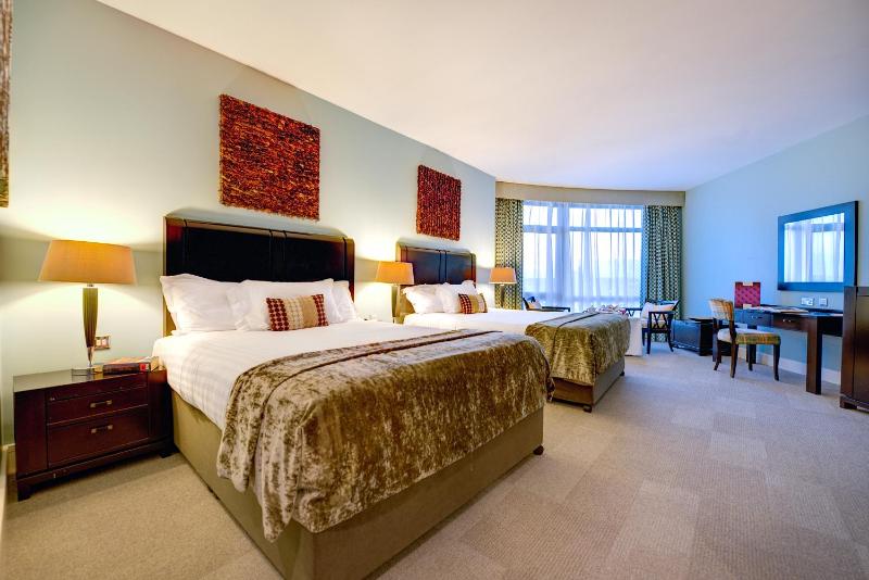 Deluxe Family Room image 4