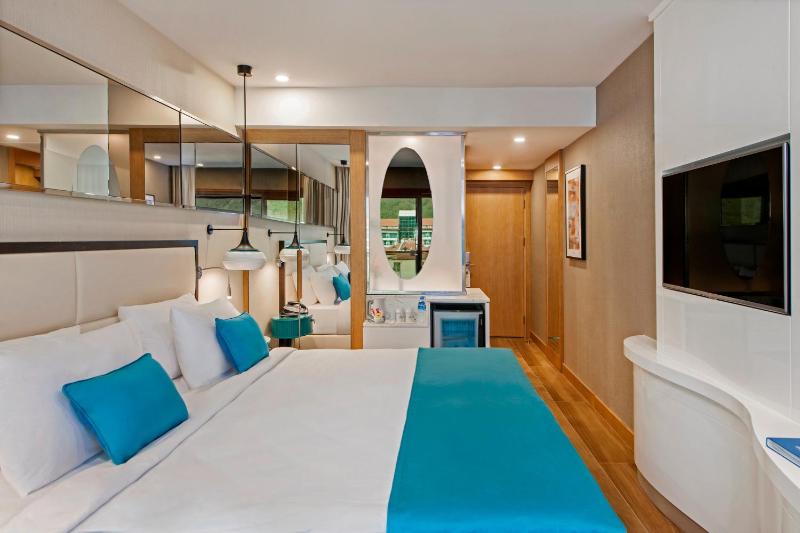 Superior Room with Queen Size Bed image 2