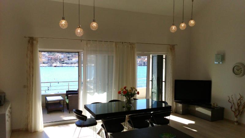 Luxury Two-Bedroom Penthouse Apartment (4 adults + 2 Children) image 1