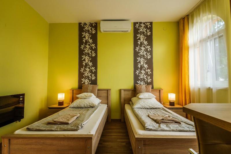 Twin Room with Terrace image 4