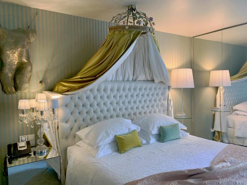 Luxury Suite image 1