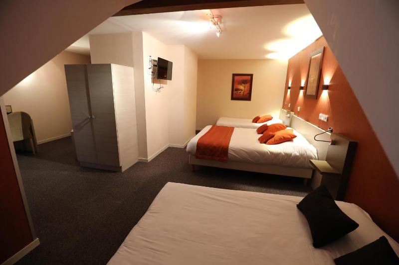 Quadruple Room image 3