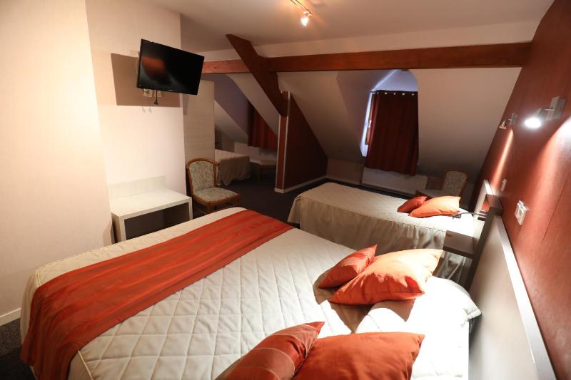 Quadruple Room image 4