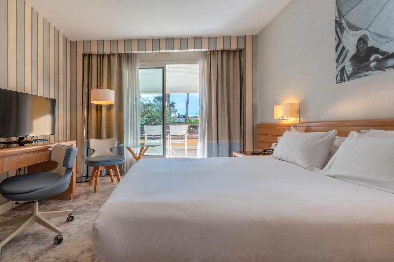 Premium Double Room with Balcony and Garden View image 1