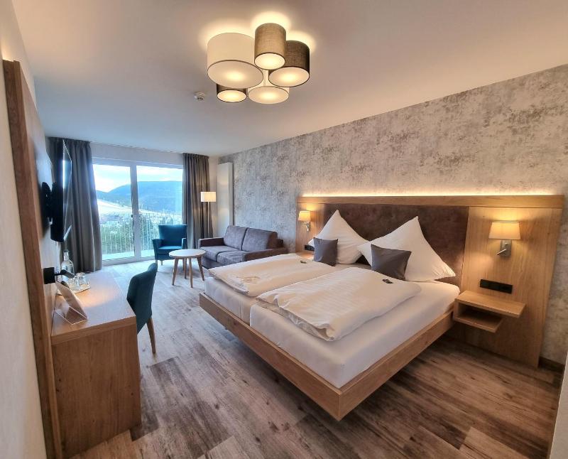 Deluxe Double Room with Balcony image 1