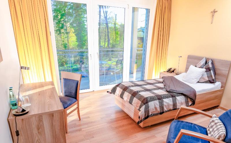 Single Room with Park View image 3