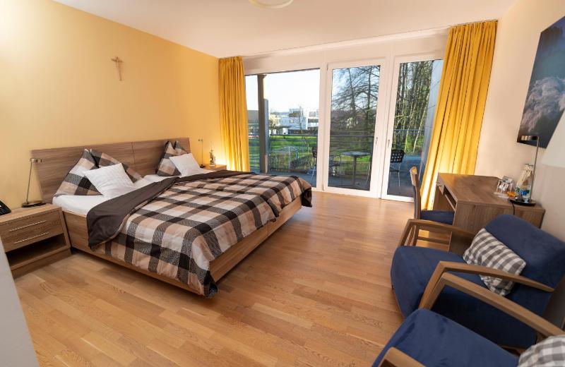 Double Room with Park View image 4
