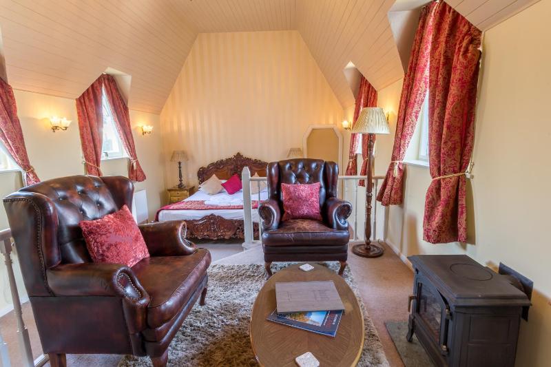 Woodford Room image 3