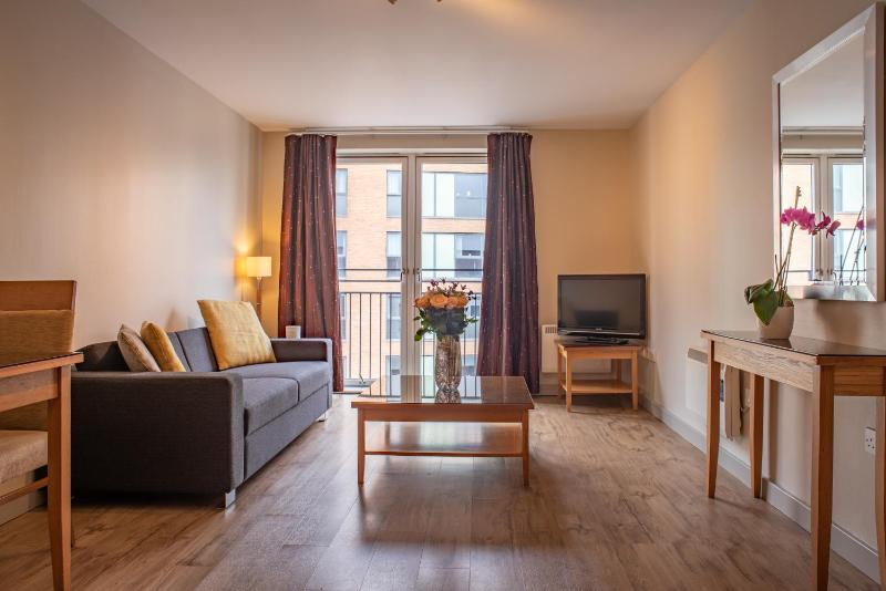 One-Bedroom Apartment image 3