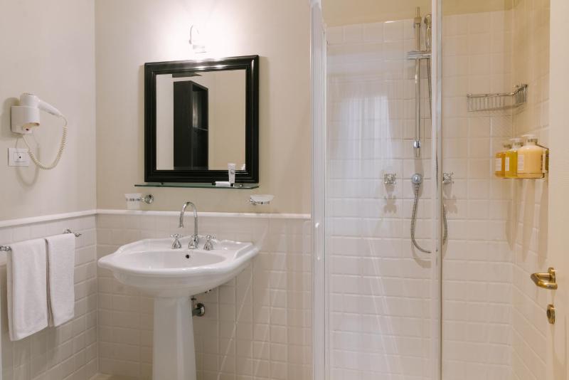 Deluxe Double Room with Canal View image 3