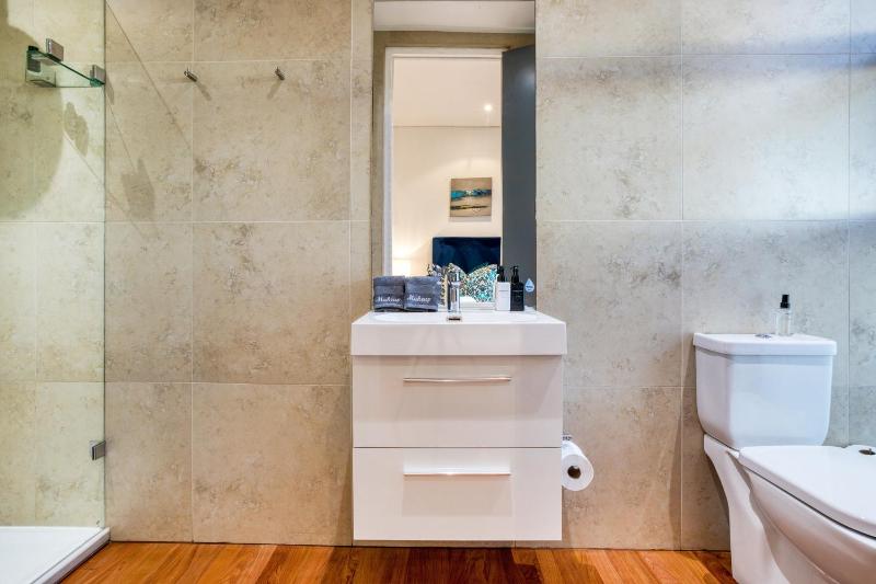 Strathmore House - image 16